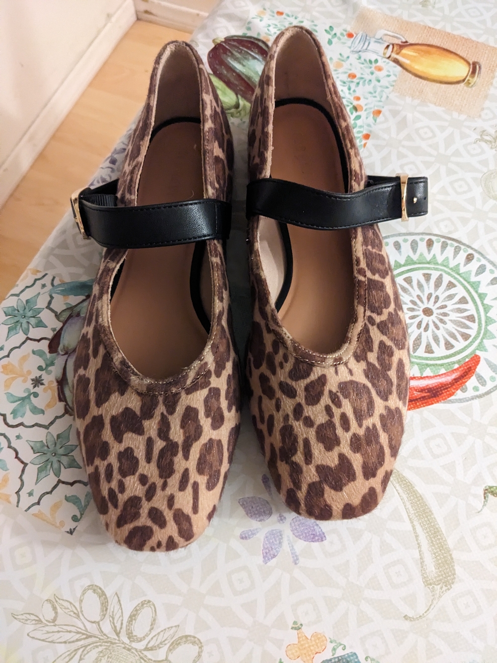 Old Navy Leopard Print Flats with Black Strap